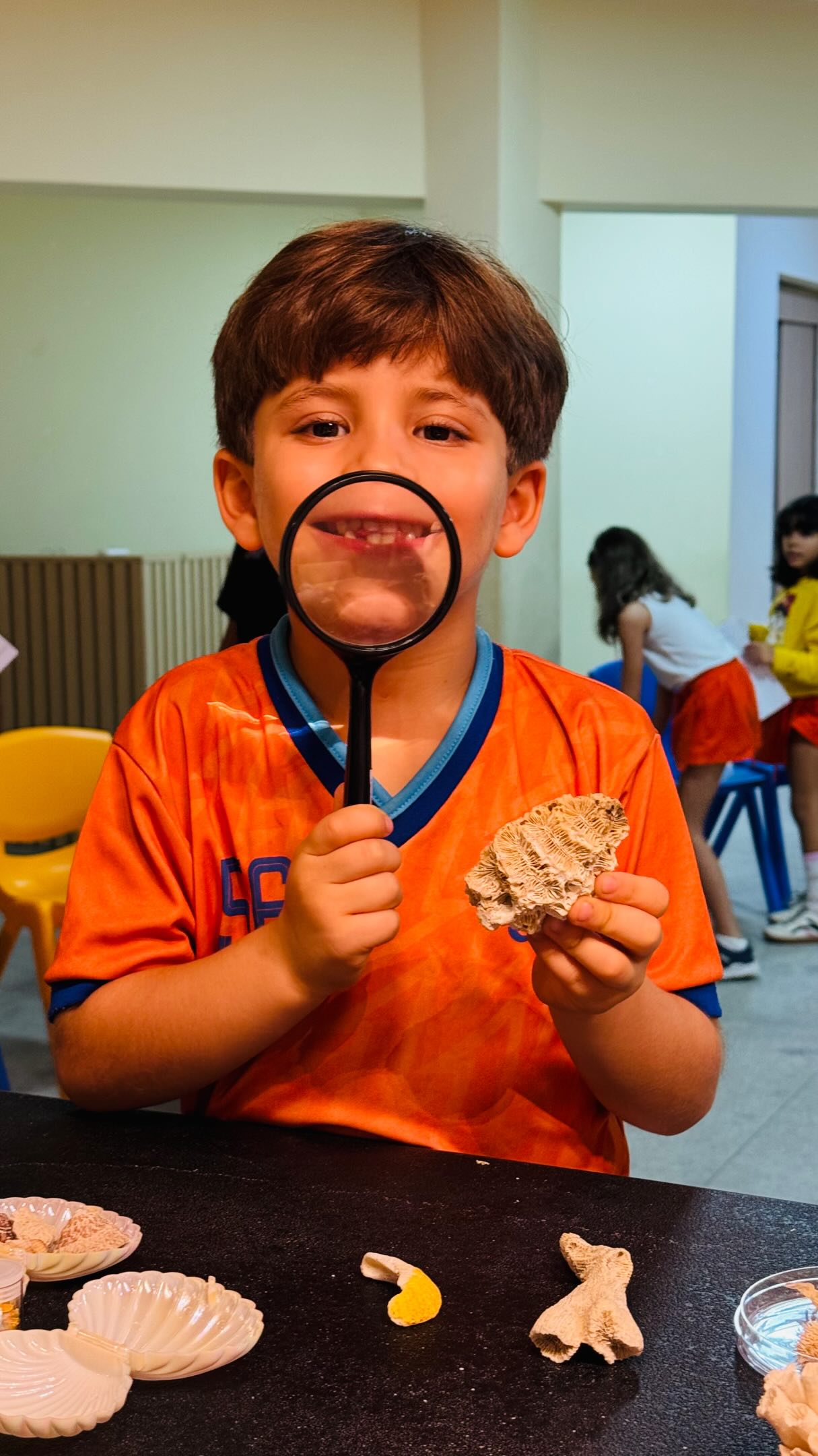 A curiosidade tomou conta do nosso 2º ano do Ensino Fundamental I em mais uma etapa do projeto Mar de Infâncias – Guardiões do Oceano!

R...