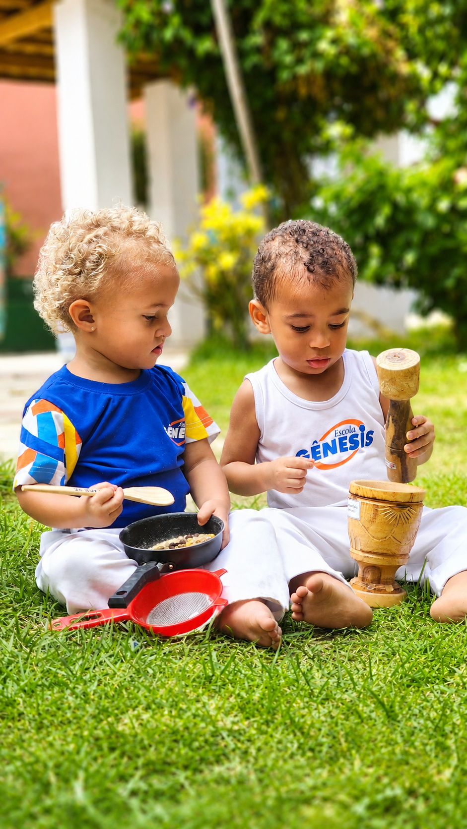 Crianças da Educação Infantil em atividade ao ar livre